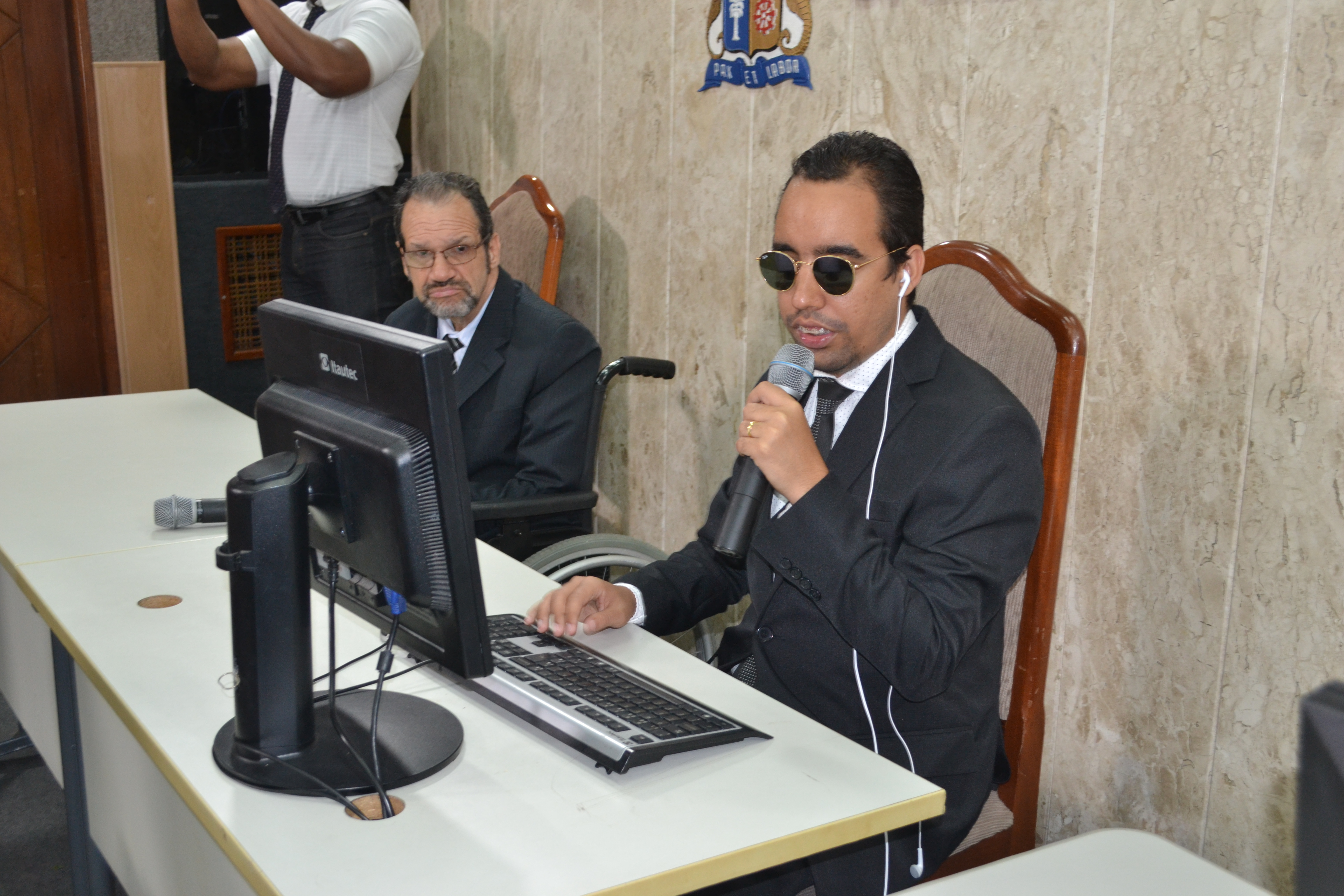 O vereador Lucas Aribé no momento de sua fala
