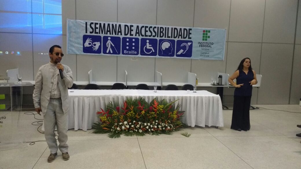 O vereador Lucas Aribé palestrando no IFS de Estância 