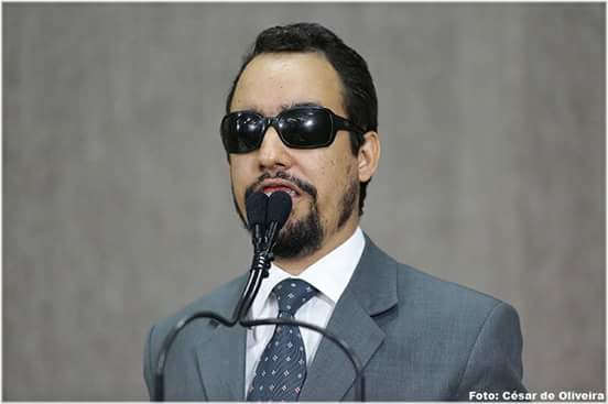 Vereador Lucas Aribé fazendo uso da tribuna da Câmara Municipal de Aracaju