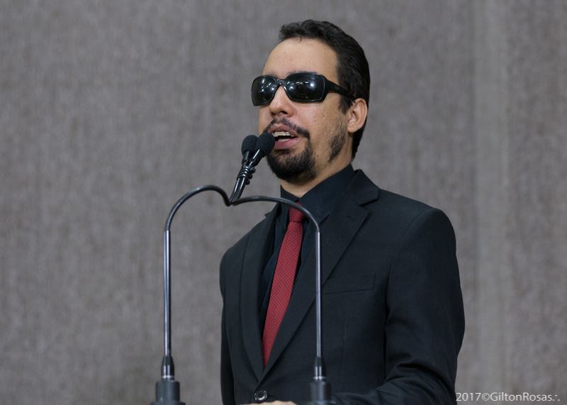 Vereador Lucas Aribé fazendo uso da tribuna da Câmara Municipal de Aracaju