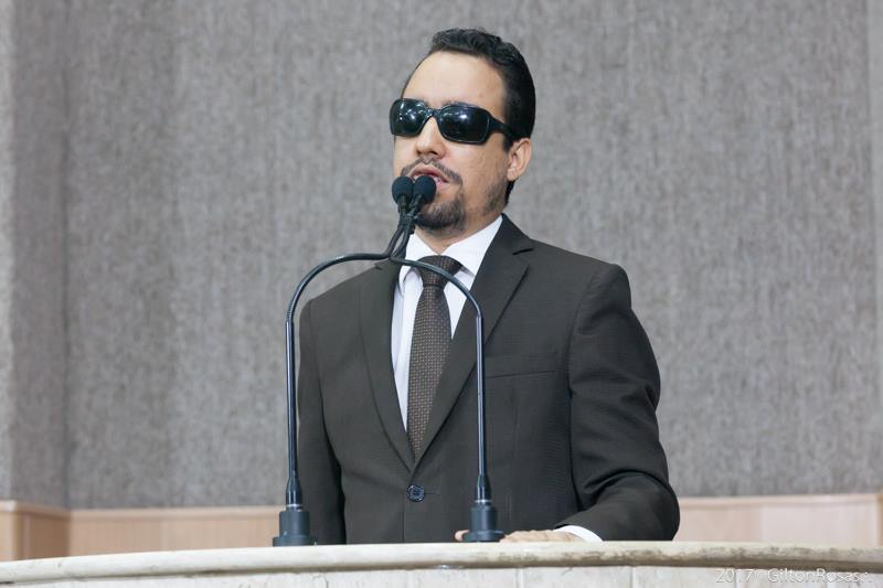 Vereador Lucas Aribé fazendo uso da Tribuna da Câmara Municipal de Aracaju