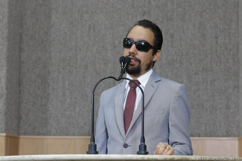 O vereador Lucas Aribé está utilizando a tribuna da Câmara para se pronunciar