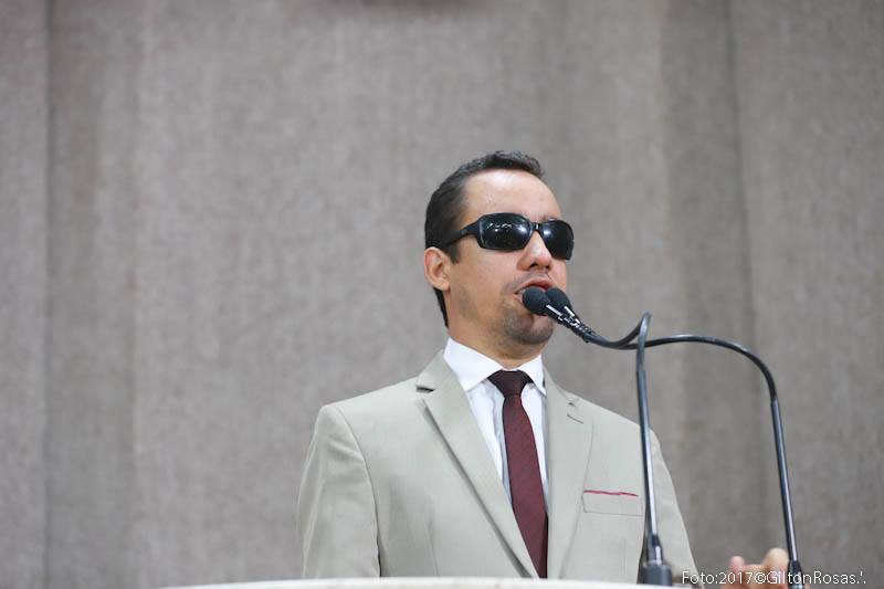 O vereador Lucas Aribé está utilizando a tribuna da Câmara para se pronunciar 