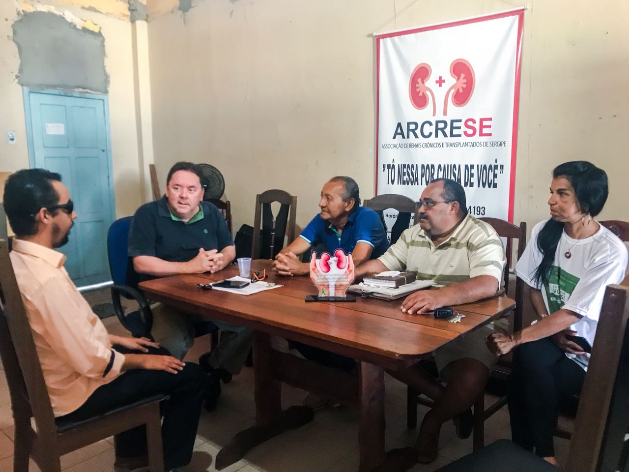 #PraCegoVer - Lucas reunido com dirigentes da Arcrese