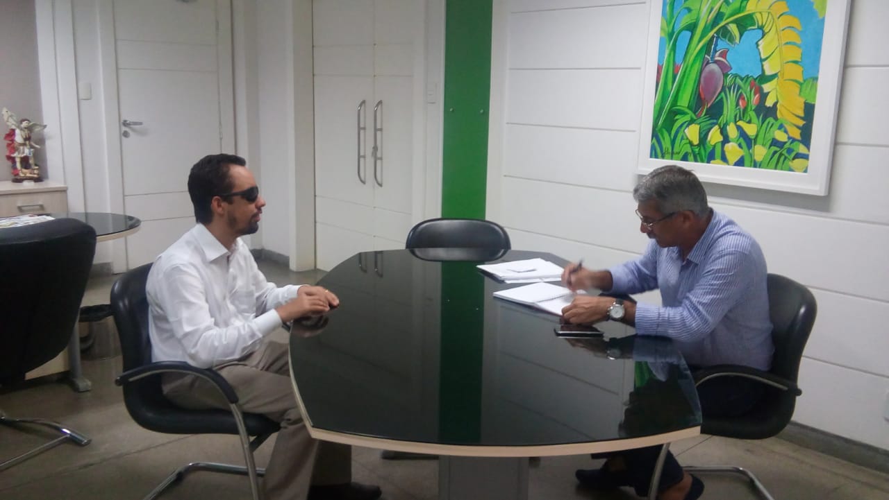 #PraCegoVer - Lucas Aribé se reúne com Ubirajara Barreto, presidente em exercício da Emurb