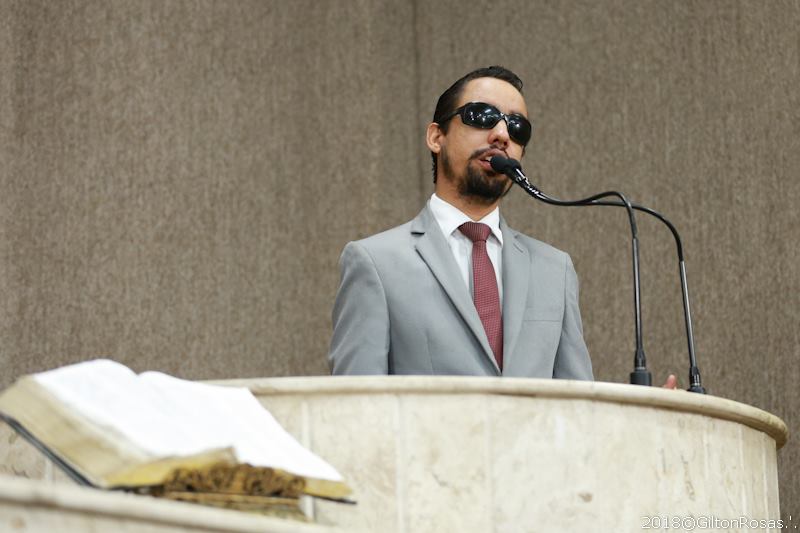#PraCegoVer - Lucas Aribé na tribuna: "Cilistas não têm segurança"