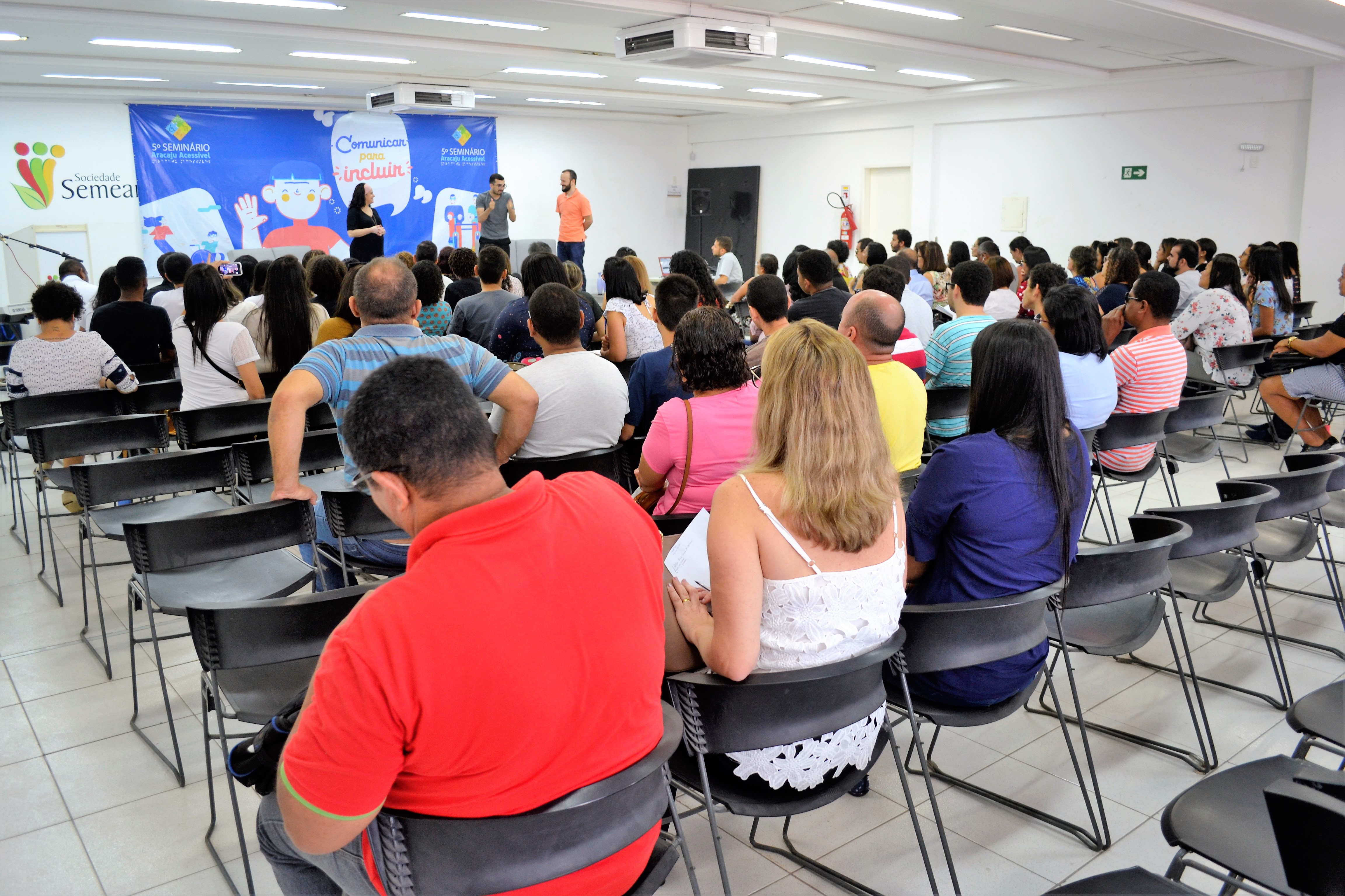 #PraCegoVer - Imagem do auditório na Sociedade Semear
