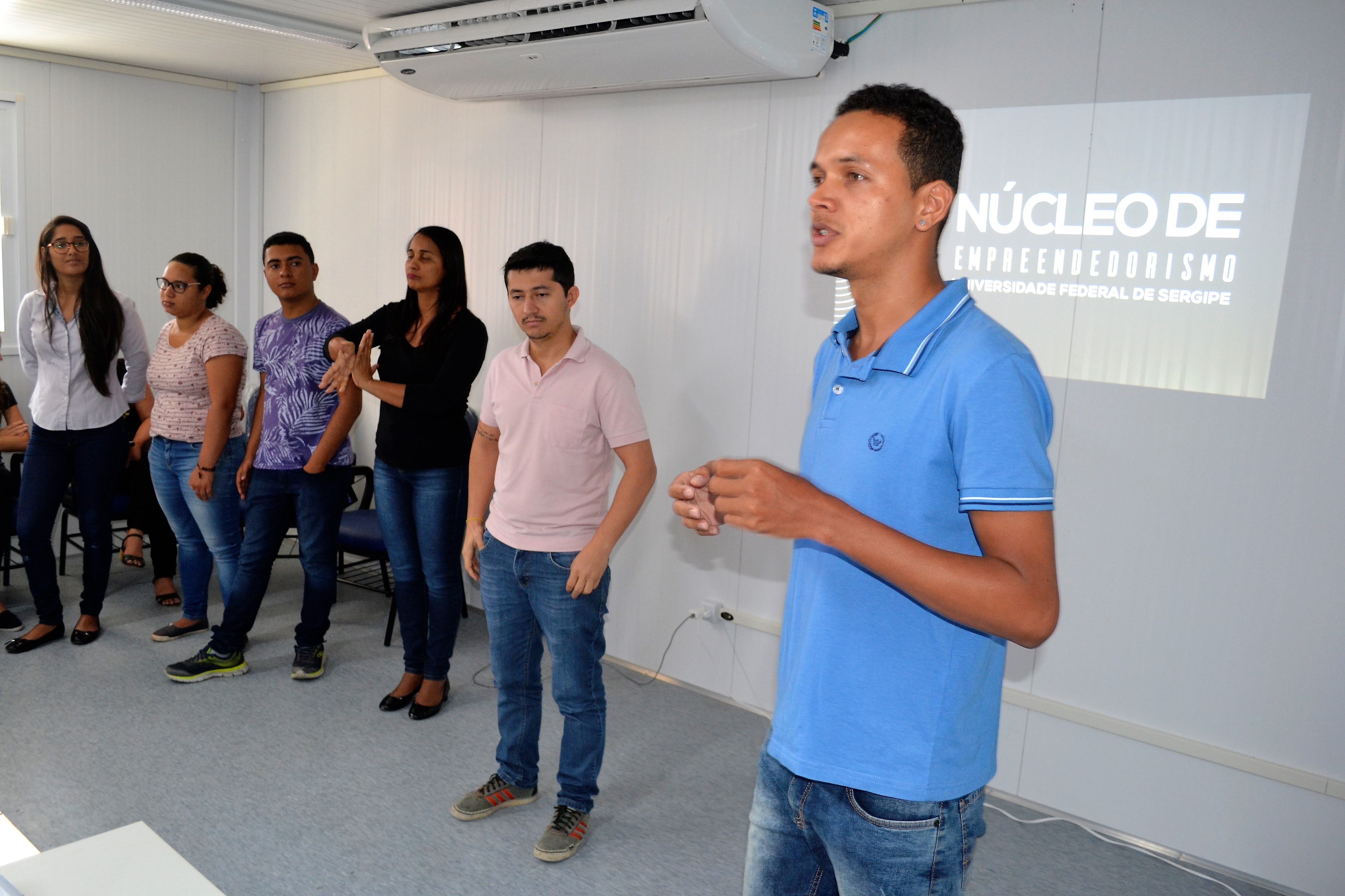 #PraCegoVer - Alunos de Empreendedorismo apresentam projeto