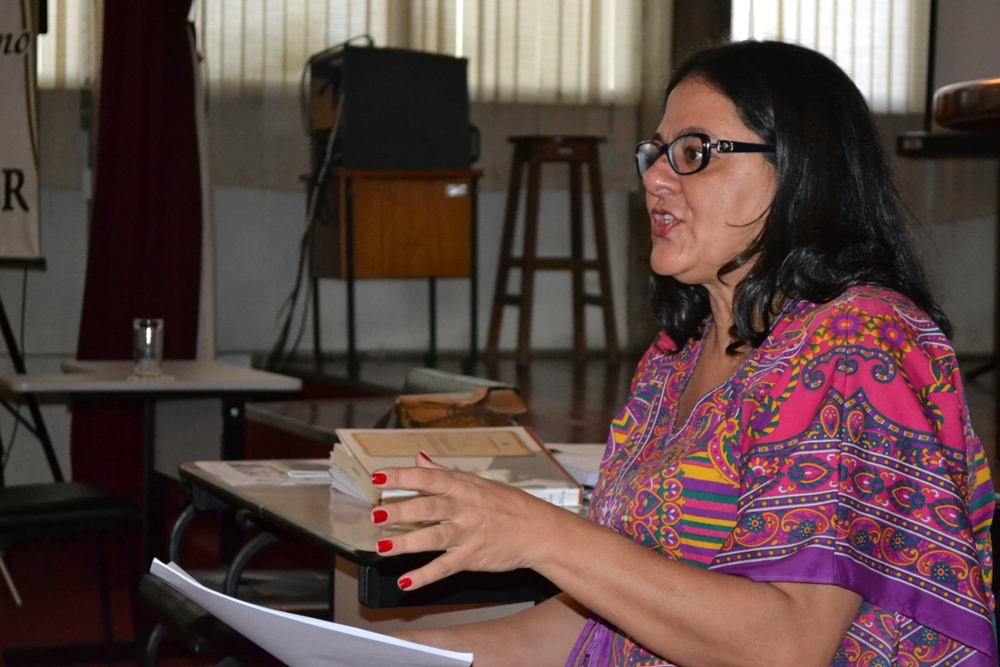 Professora Roseneide coordena as rodas