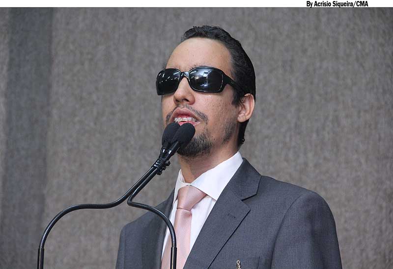 Foto de Lucas na Tribuna da CMA